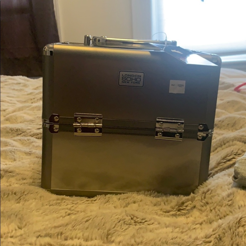 Makeup case/organizer